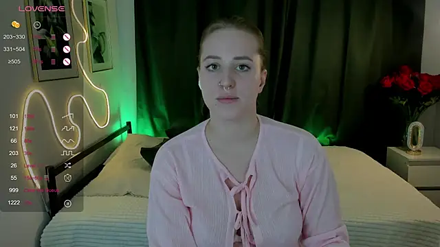 Snapshot of Alice_Cire chatting on 11/22/25, 03:00 Alice Cire online show from 11/22/25, 03:00