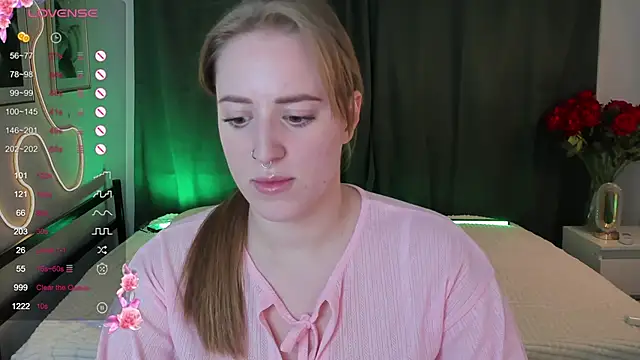 Snapshot of Alice_Cire chatting on 12/05/25, 02:14 Alice Cire online show from 12/05/25, 02:14