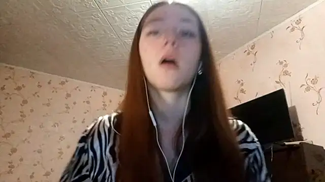 Snapshot of Sophiecuttie chatting on 09/17/25, 01:13 Sophiecuttie online show from 09/17/25, 01:13