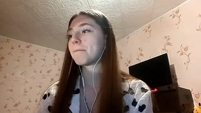 Snapshot of Sophiecuttie chatting on 09/18/25, 01:35 Sophiecuttie online show from 09/18/25, 01:35