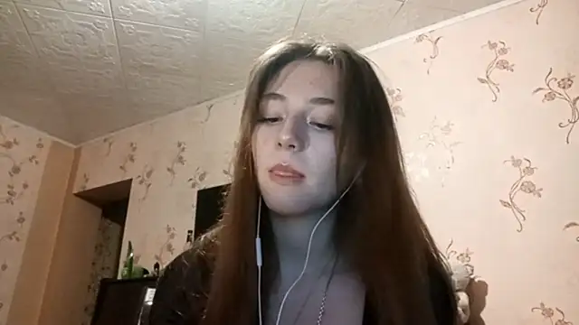 Snapshot of Sophiecuttie chatting on 09/24/25, 01:14 Sophiecuttie online show from 09/24/25, 01:14