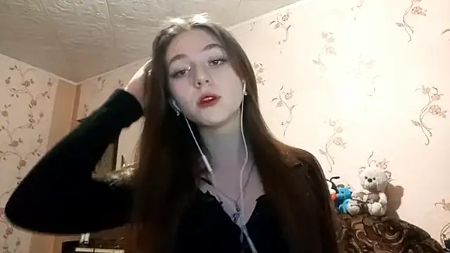 Snapshot of Sophiecuttie chatting on 09/28/25, 02:11 Sophiecuttie online show from 09/28/25, 02:11