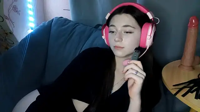 Snapshot of Sophiecuttie chatting on 10/29/25, 03:25 Sophiecuttie online show from 10/29/25, 03:25