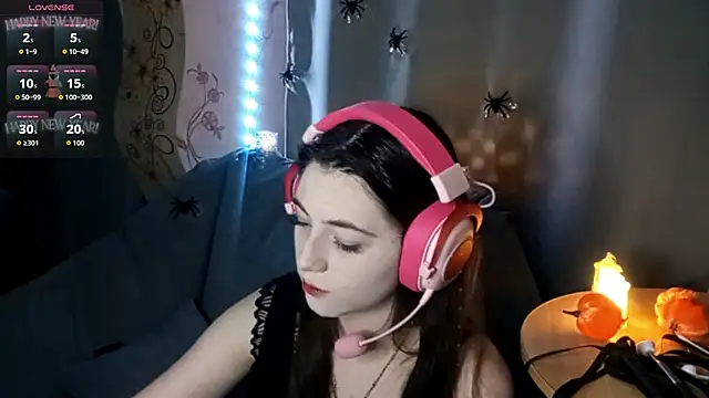 Snapshot of Sophiecuttie chatting on 10/31/25, 05:47 Sophiecuttie online show from 10/31/25, 05:47