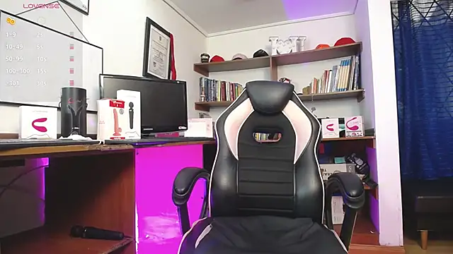 GretaVoss  online show from 11/27/25, 07:38