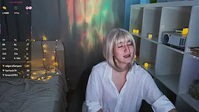 Snapshot of LunaXLoverx chatting on 11/19/25, 11:43 LunaXLoverx online show from 11/19/25, 11:43