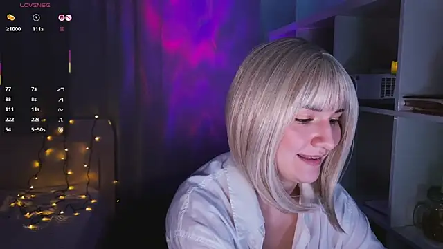 Snapshot of LunaXLoverx chatting on 11/21/25, 11:42 LunaXLoverx online show from 11/21/25, 11:42