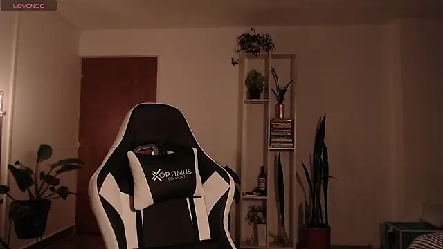 Ellyuwuw online show from 11/15/25, 01:14