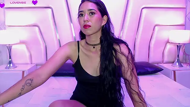 Snapshot of VioletPons chatting on 10/28/25, 07:38 VioletPons online show from 10/28/25, 07:38