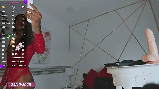 Snapshot of shantal_chocolet chatting on 10/24/25, 01:51 shantal chocolet online show from 10/24/25, 01:51