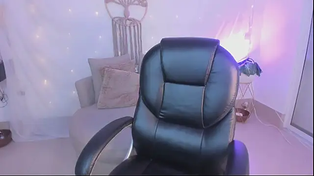 Ginni charlotte online show from 04/18/26, 03:43