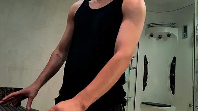 Snapshot of enzo_steel chatting on 11/28/25, 04:20 enzo steel online show from 11/28/25, 04:20