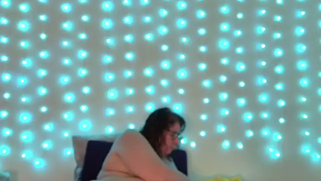 Snapshot of luvely_gurl chatting on 05/02/26, 04:23 luvely gurl online show from 05/02/26, 04:23
