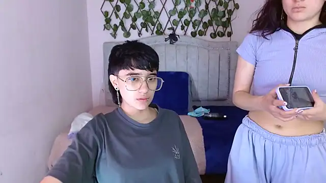 Snapshot of Britney_thx chatting on 12/16/25, 01:10 Britney thx online show from 12/16/25, 01:10