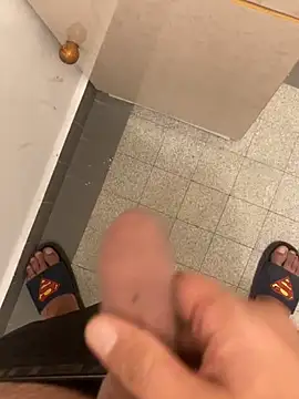 Snapshot of couplebest1 chatting on 10/05/25, 10:40 couplebest1 online show from 10/05/25, 10:40