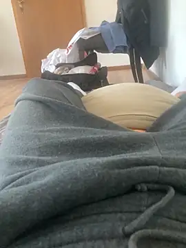 Snapshot of couplebest1 chatting on 02/25/26, 04:16 couplebest1 online show from 02/25/26, 04:16