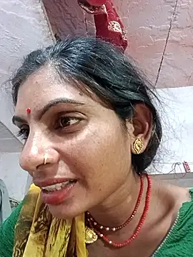 Snapshot of Mansi_ji chatting on 10/17/25, 03:47 Mansi ji online show from 10/17/25, 03:47