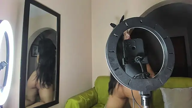 Snapshot of BiancaMoreti chatting on 10/31/25, 10:44 BiancaMoreti online show from 10/31/25, 10:44