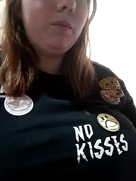 Snapshot of bellita13 chatting on 10/22/25, 04:40 bellita13 online show from 10/22/25, 04:40