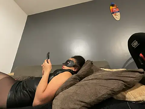 Snapshot of MILF_Stephanie chatting on 11/22/25, 01:37 MILF Stephanie online show from 11/22/25, 01:37