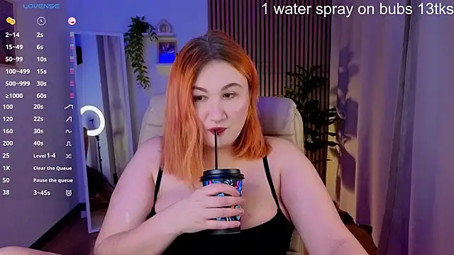 Snapshot of laura_palmerr chatting on 11/27/25, 02:35 laura palmerr online show from 11/27/25, 02:35