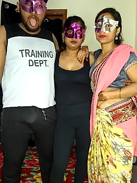 Snapshot of Family02 chatting on 09/17/25, 04:08 Family02 online show from 09/17/25, 04:08