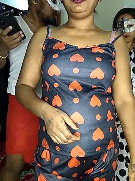 Snapshot of Family02 chatting on 09/20/25, 03:46 Family02 online show from 09/20/25, 03:46