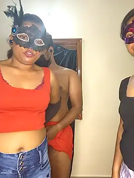 Snapshot of Family02 chatting on 10/04/25, 04:38 Family02 online show from 10/04/25, 04:38