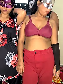 Snapshot of Family02 chatting on 10/21/25, 07:42 Family02 online show from 10/21/25, 07:42