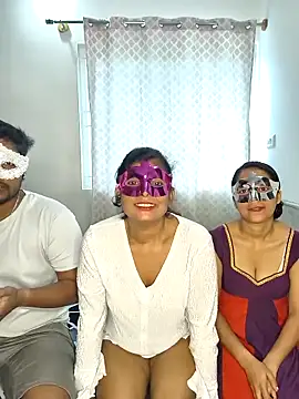 Snapshot of Family02 chatting on 10/29/25, 06:48 Family02 online show from 10/29/25, 06:48