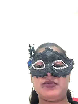 Snapshot of Family02 chatting on 12/03/25, 06:32 Family02 online show from 12/03/25, 06:32