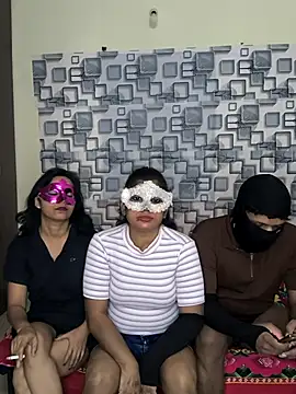 Family02 online show from 12/17/25, 04:57