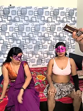 Family02 online show from 12/19/25, 05:09