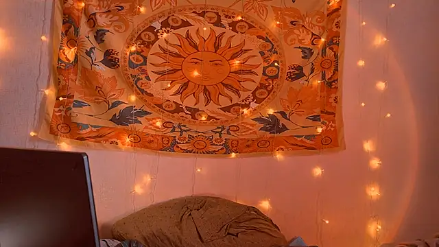 Snapshot of AliceCUNTach chatting on 04/23/26, 12:29 AliceCUNTach online show from 04/23/26, 12:29