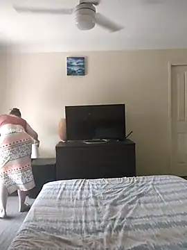 aussiepeaches online show from 09/22/25, 12:23