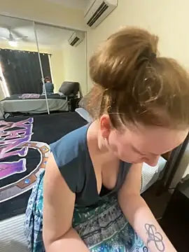 aussiepeaches online show from 11/11/25, 01:49