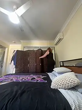 aussiepeaches online show from 11/13/25, 04:22