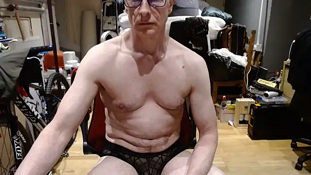 Snapshot of Hung2Mike chatting on 03/15/26, 09:32 Hung2Mike online show from 03/15/26, 09:32