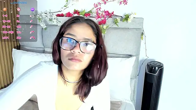 Snapshot of Aliina__Sauvage chatting on 10/10/25, 12:37 Aliina Sauvage online show from 10/10/25, 12:37