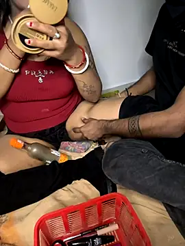 Snapshot of nishababybaby chatting on 11/18/25, 04:33 nishababybaby online show from 11/18/25, 04:33