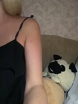 Snapshot of Nikihot__ chatting on 09/15/25, 11:10 Nikihot online show from 09/15/25, 11:10