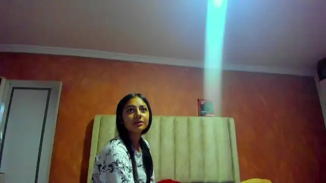 Snapshot of Naomi_205 chatting on 11/19/25, 02:22 Naomi 205 online show from 11/19/25, 02:22