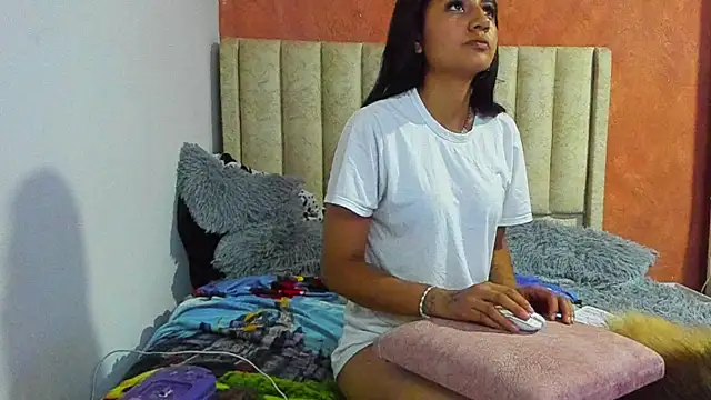 Snapshot of Naomi_205 chatting on 12/01/25, 04:28 Naomi 205 online show from 12/01/25, 04:28