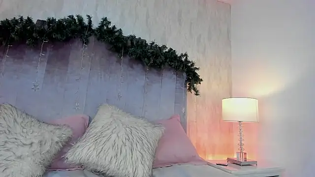 Snapshot of salma_lutz chatting on 11/30/25, 12:53 salma lutz online show from 11/30/25, 12:53