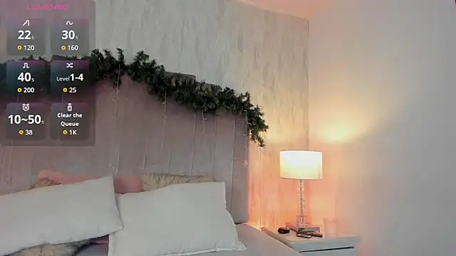 Snapshot of salma_lutz chatting on 12/18/25, 12:33 salma lutz online show from 12/18/25, 12:33