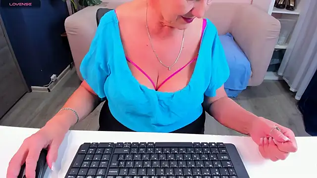 Snapshot of HotandMature chatting on 01/20/25, 02:46 HotandMature online show from 01/20/25, 02:46