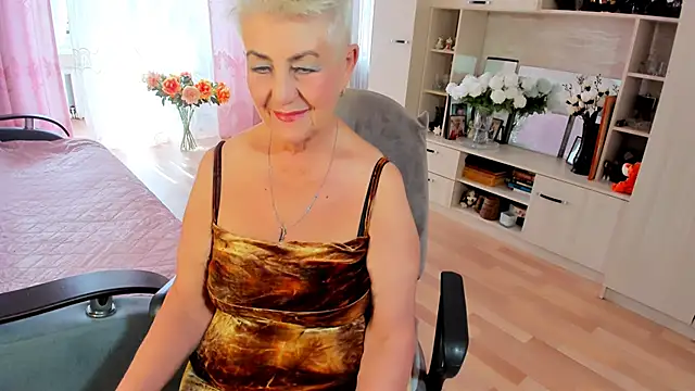 Snapshot of HotandMature chatting on 05/04/26, 07:37 HotandMature online show from 05/04/26, 07:37