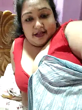 Snapshot of hotbhabhi011 chatting on 04/13/26, 12:43 hotbhabhi011 online show from 04/13/26, 12:43