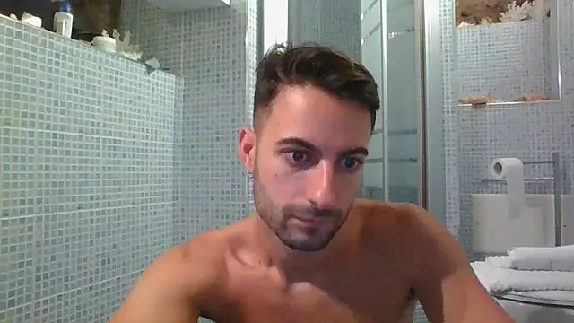 Snapshot of Amicisegreti chatting on 09/11/25, 07:19 Amicisegreti online show from 09/11/25, 07:19