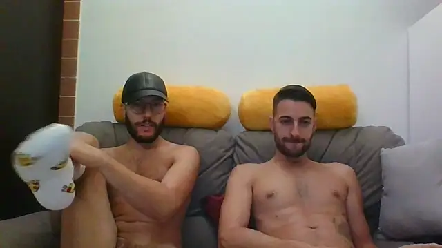 Snapshot of Amicisegreti chatting on 10/18/25, 04:59 Amicisegreti online show from 10/18/25, 04:59